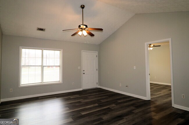 Foto del edificio - 18 Southwind Dr