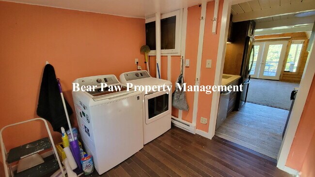 Foto del edificio - "Charming 2-Bedroom Retreat in Beautiful B...
