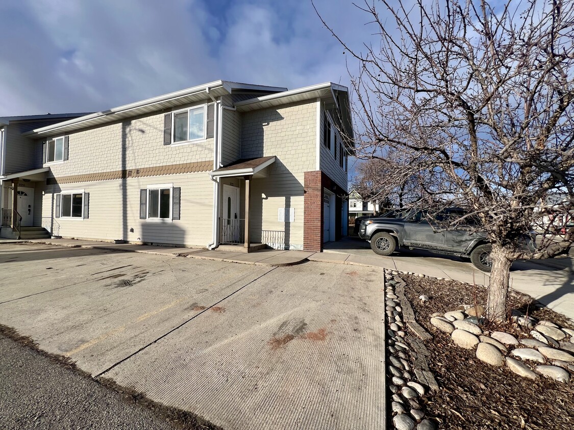 222 W Loucks St, Sheridan, WY 82801 Townhome Rentals in Sheridan WY