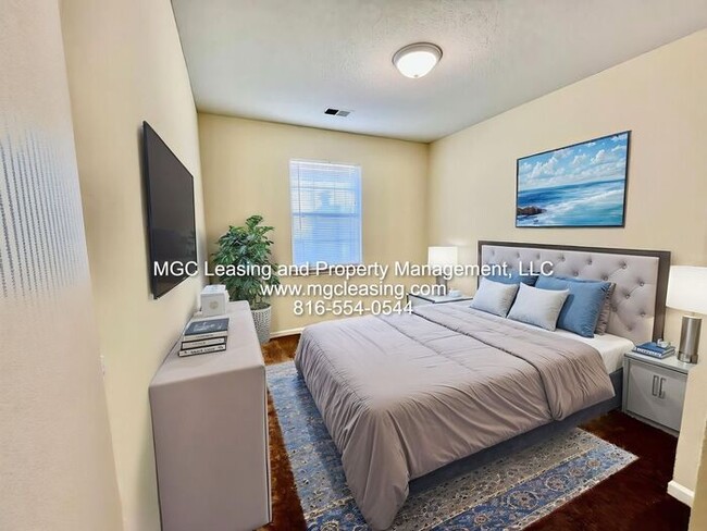 Building Photo - Charming Townhome Minutues Away From Downt...