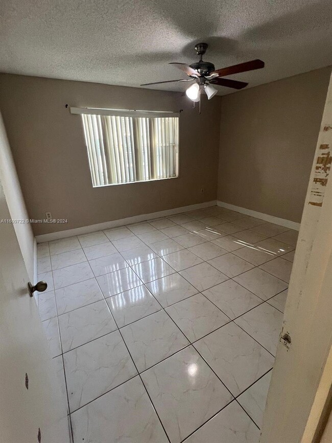 Building Photo - 8660 Southwest 212th Street Apt #212, Cutl...