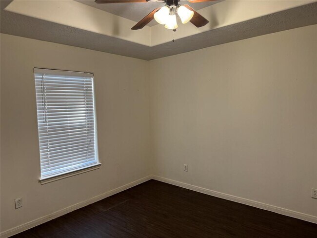 Foto del edificio - 16310 Long Valley Ct