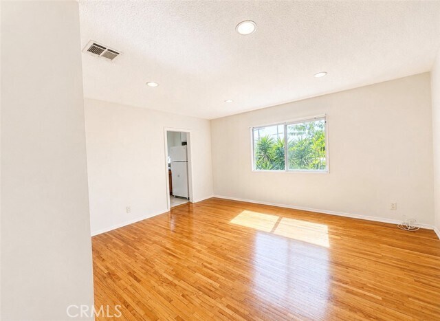 Foto del edificio - 1372 W 36th St