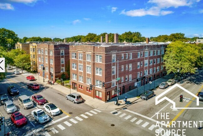 Building Photo - 2000 W Foster Ave