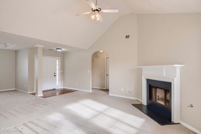 Foto del edificio - 3 br, 2 bath House - 8140 Chapman Terrace ...