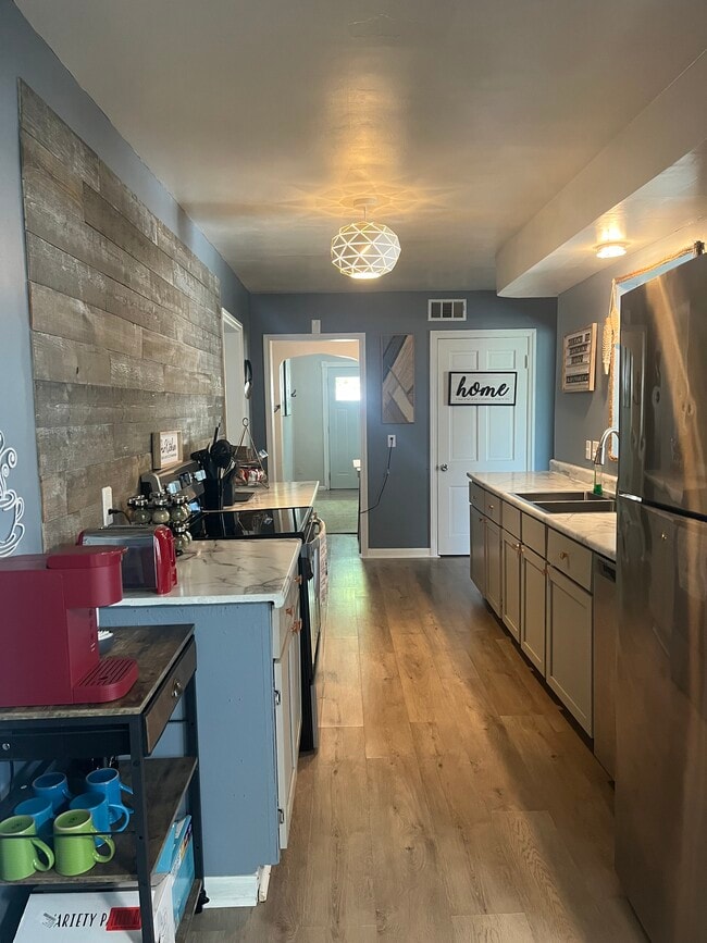 Kitchen - 727 Madison St