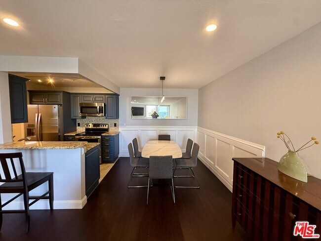 Foto del edificio - 8530 Holloway Dr