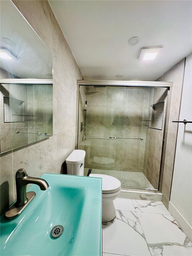 Foto del edificio - 1821 NE 62nd St