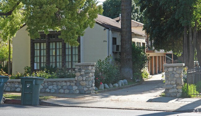 Building Photo - 928-932 N Los Robles Ave