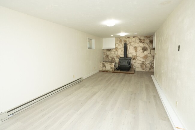 Foto del edificio - Basement Apartment