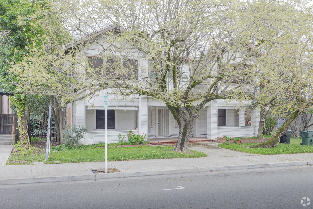 Primary Photo - 502 Lincoln St