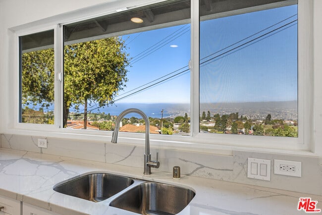 Foto del edificio - 5437 Manitowac Dr