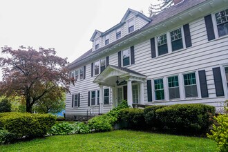 Building Photo - 15 Montvale Rd