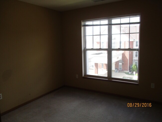 Building Photo - 6935 70th Ct