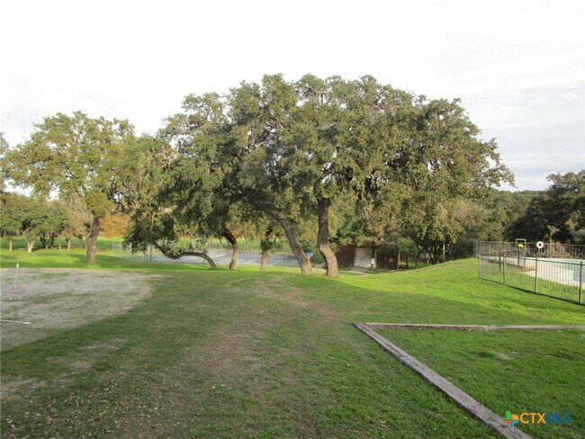 Foto del edificio - 421 Watts Ln