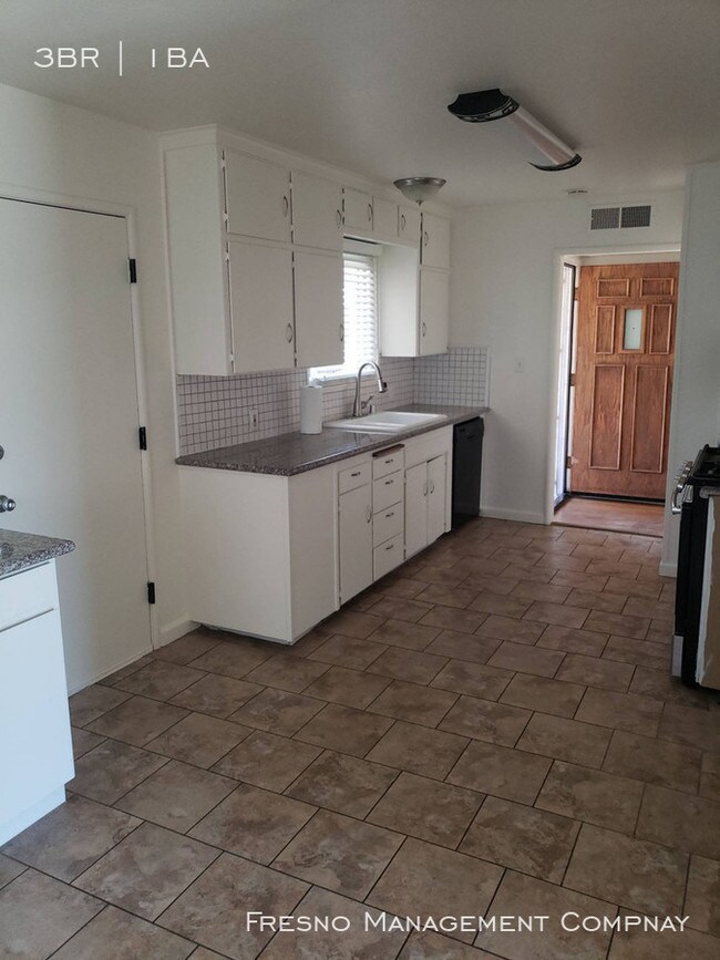 Foto del edificio - 4403 E Norwich Ave