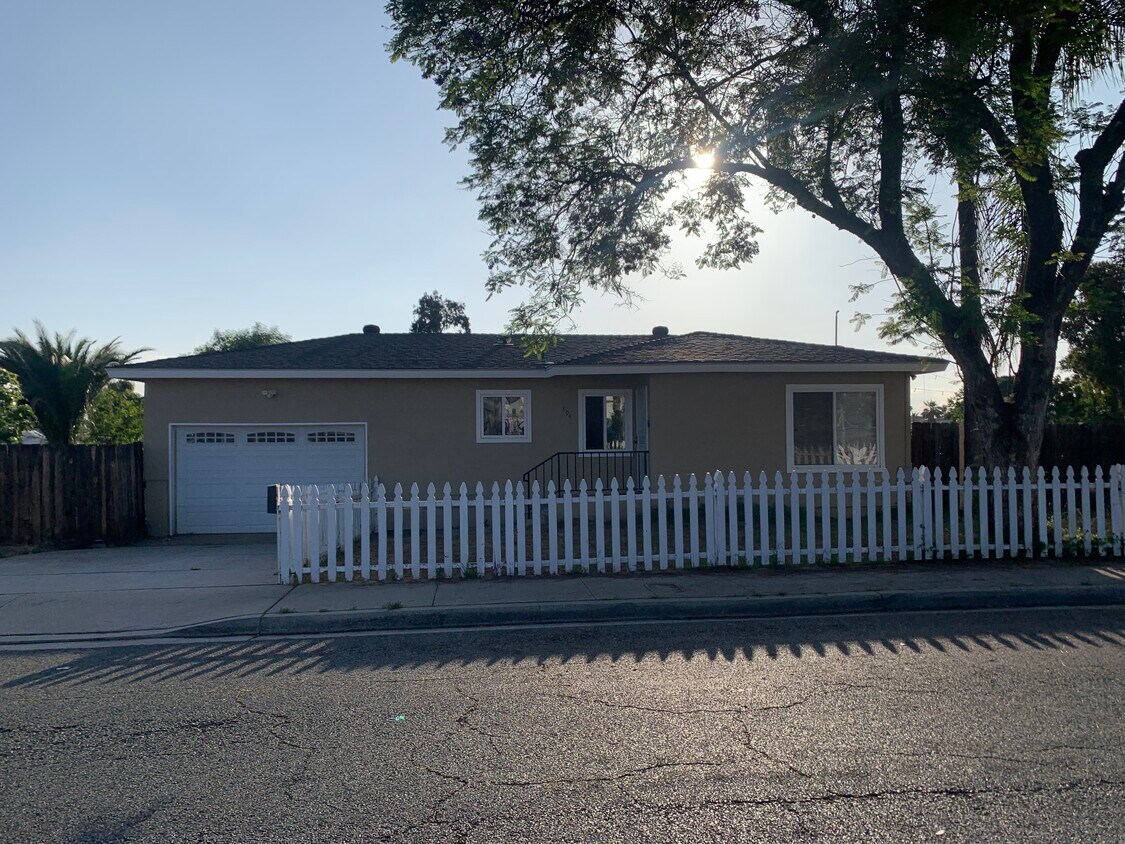 Foto del edificio - 894 Grape St