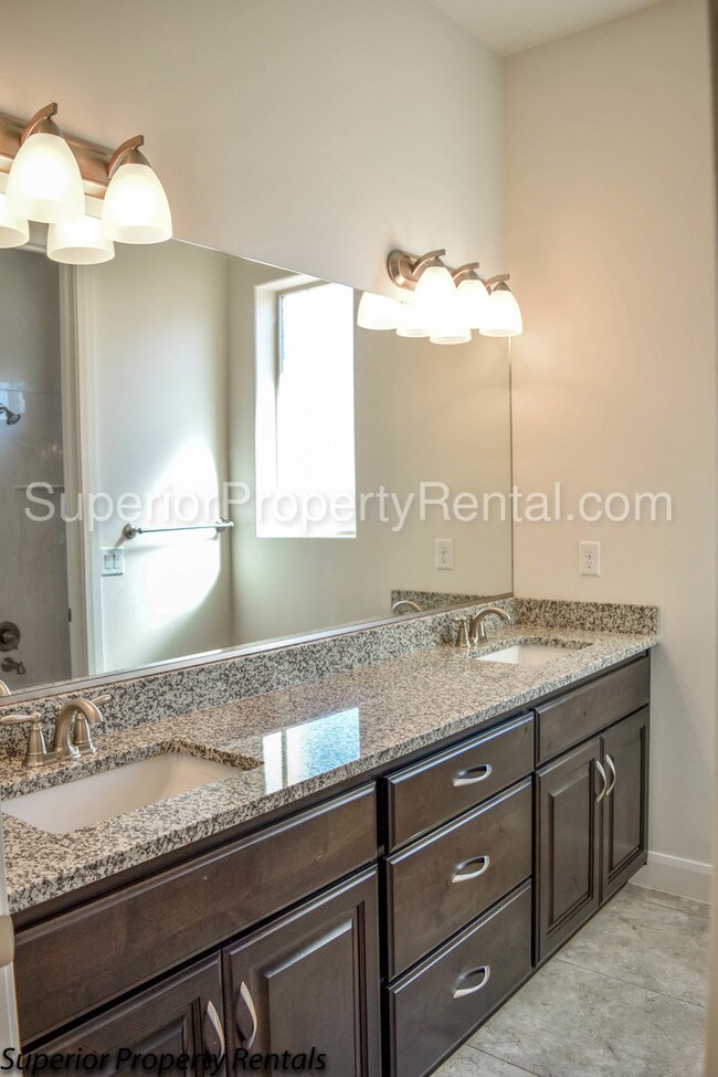 Foto del edificio - Nice 4 Bed, 2.5 Bath Home with 3 Car Garage