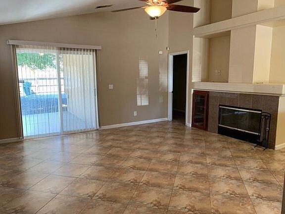 Building Photo - spacious living room a barstool seating area