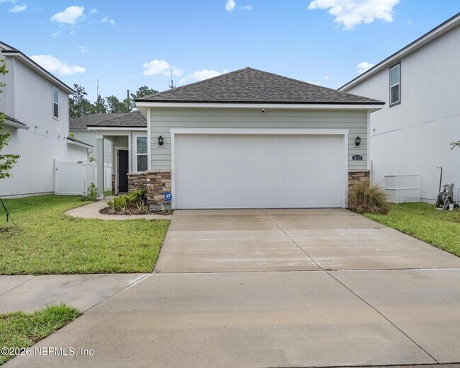 Building Photo - 14757 Cashew Ave