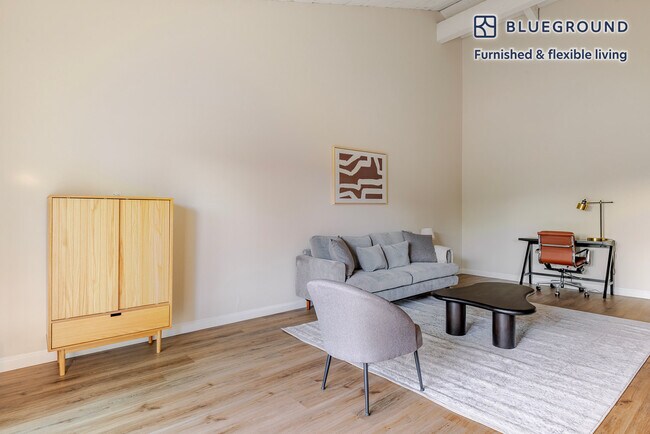 Foto del edificio - 151 S Bernardo Ave