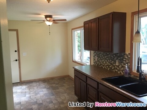 Building Photo - 1101 Cedarwood Dr