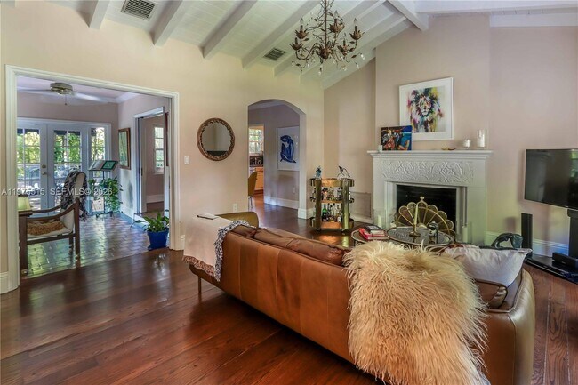 Foto del edificio - 1260 La Mancha Ave