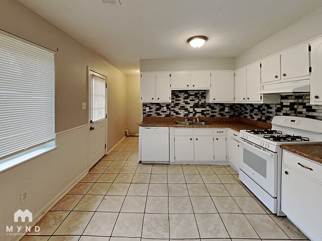 Building Photo - 5021 Woody Cove