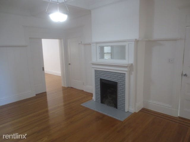 Building Photo - 945 Oak St