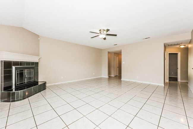 Building Photo - 617 St Eric Dr