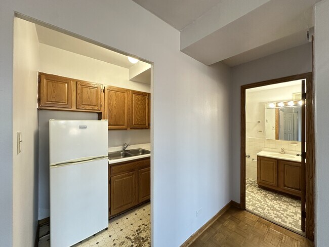 Foto del edificio - 4180 N Marine Dr