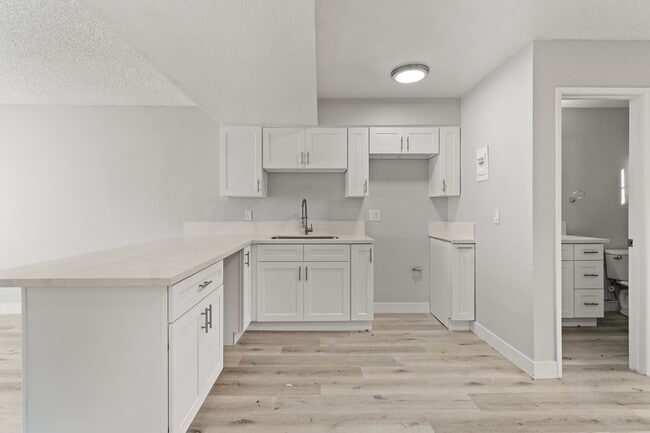 Building Photo - 1012 Mission Drive