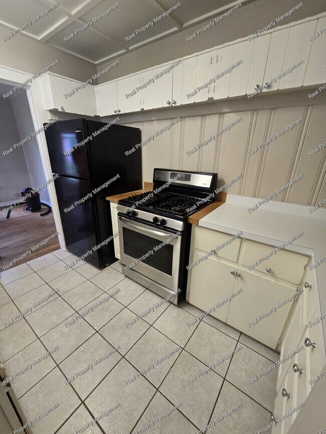 Foto del edificio - 2 Bedroom Duplex W/ Basement & Garage