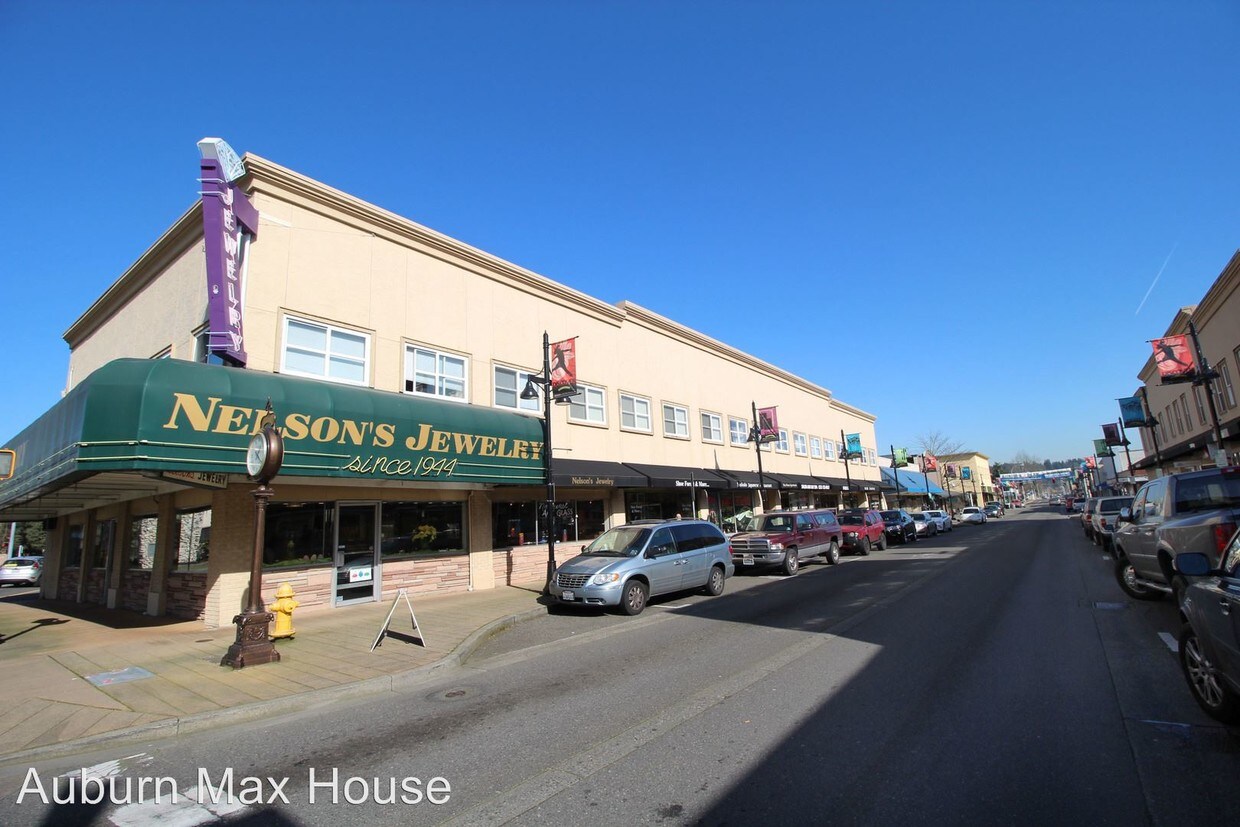 Primary Photo - Studio, 1 bath Apartment - 115 E Main St