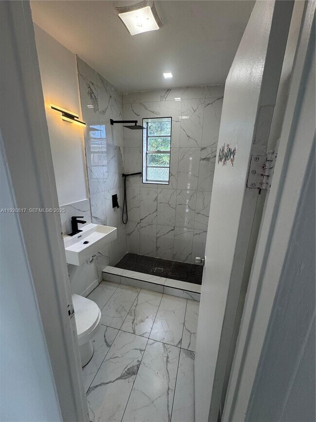 Foto del edificio - 14155 NE 14th Ave