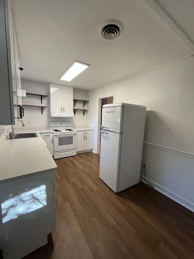 Foto del edificio - Charming 2 bedroom/ 1 Bath home minutes to Downtown Franklin, dog friendly, fenced yard