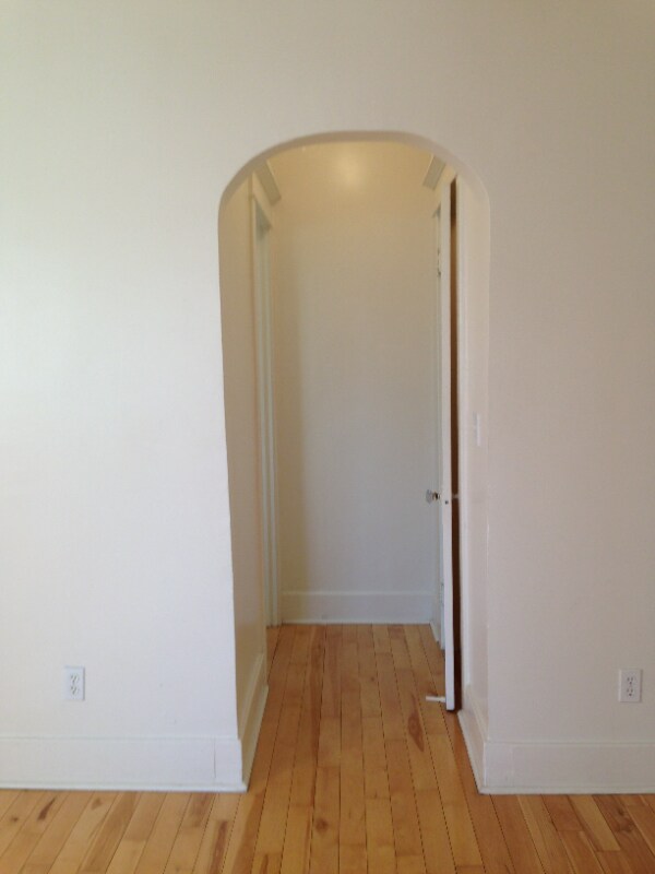 Building Photo - 836 S Park View St