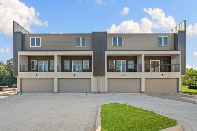 Photo - 1479 W Hendon St House