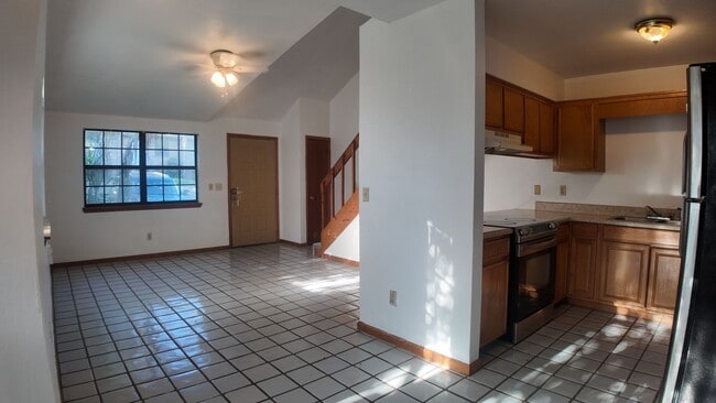 Building Photo - Freshly Remodeled 3 BR 2 BA Townhome Located Minutes From Doak Campbell Stadium!
