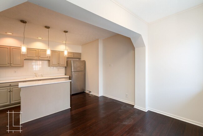 Building Photo - 210 Thurman Ave