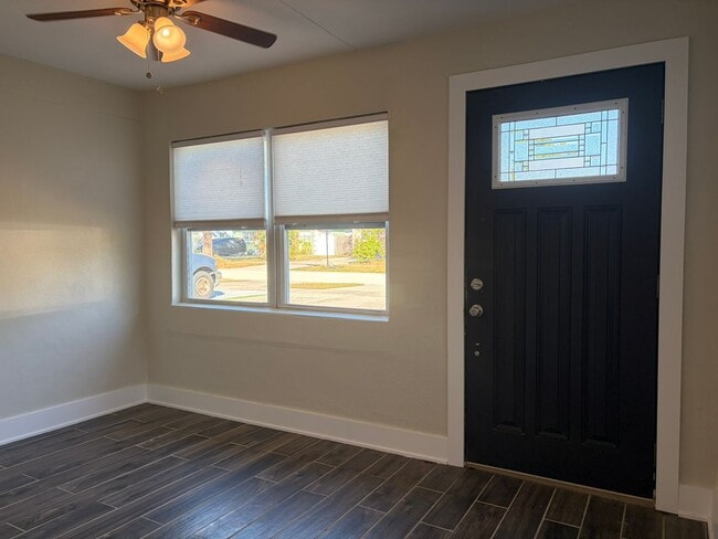 Building Photo - Refreshed North St Pete 4 Bedroom Home