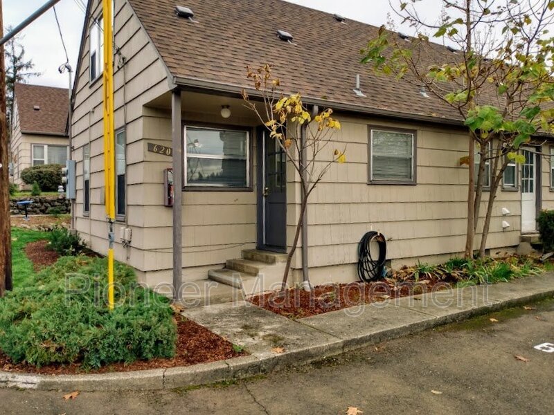 Foto principal - 620 NE Polk St