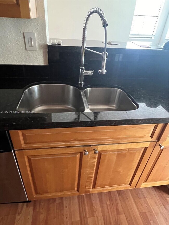 Foto del edificio - 10680 SW 155th Pl