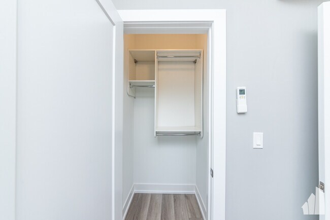 Foto del edificio - 3933 N Janssen Ave