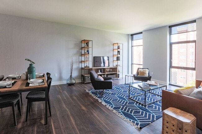 Interior Photo - International