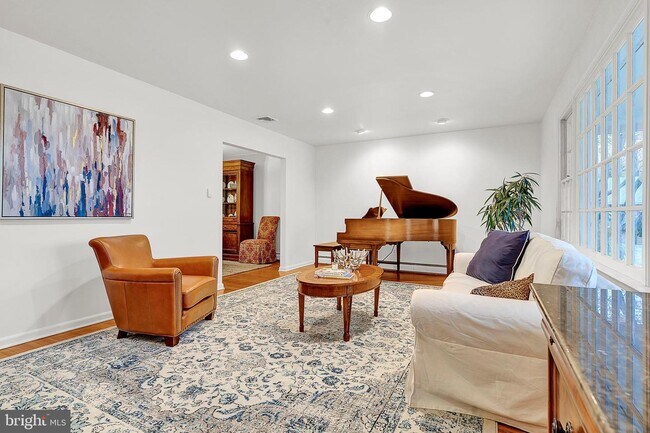 Foto del edificio - 306 S Providence Rd