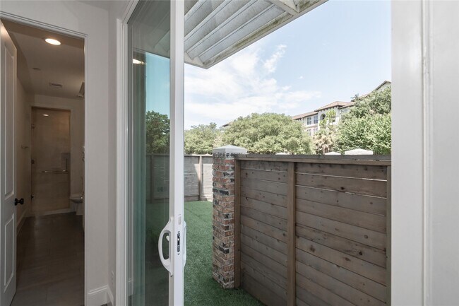 Foto del edificio - 3821 N Braeswood Blvd