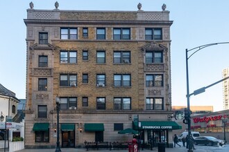 Building Photo - 1167 N Dearborn St