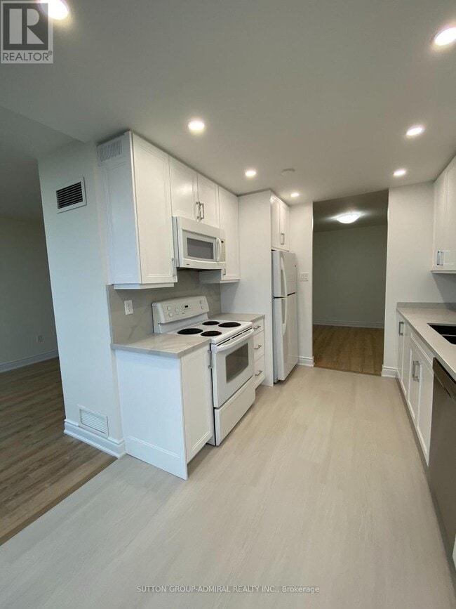 Photo du bâtiment - 7601 Bathurst St