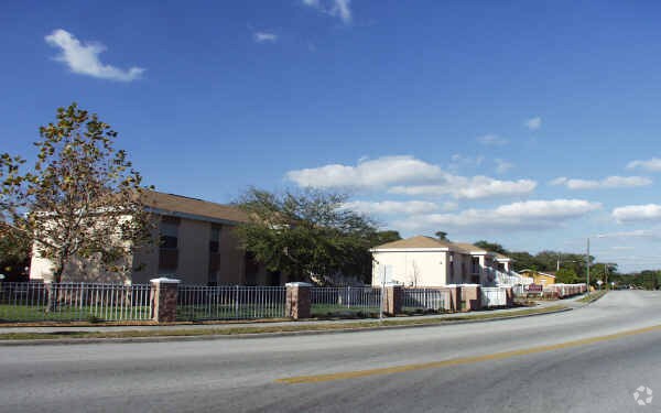 Primary Photo - Fulton Apartments